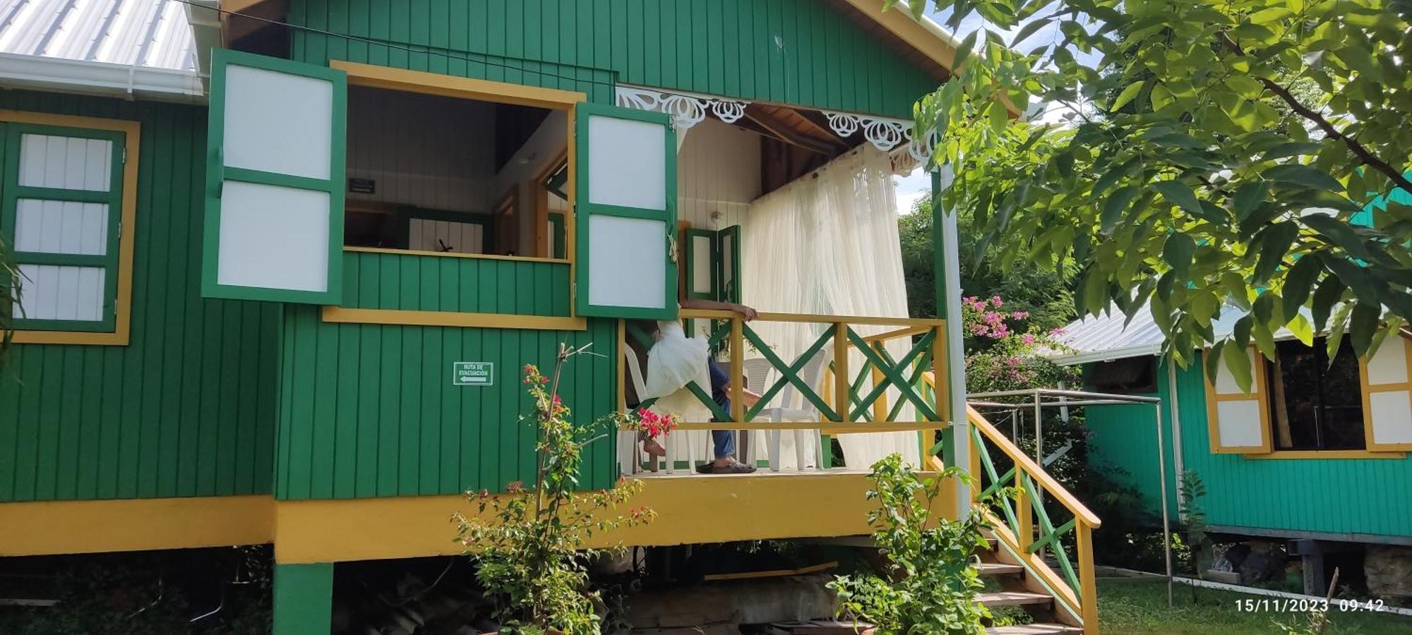 Hotel Yellow Home Providencia Isla South West Bay Exteriör bild