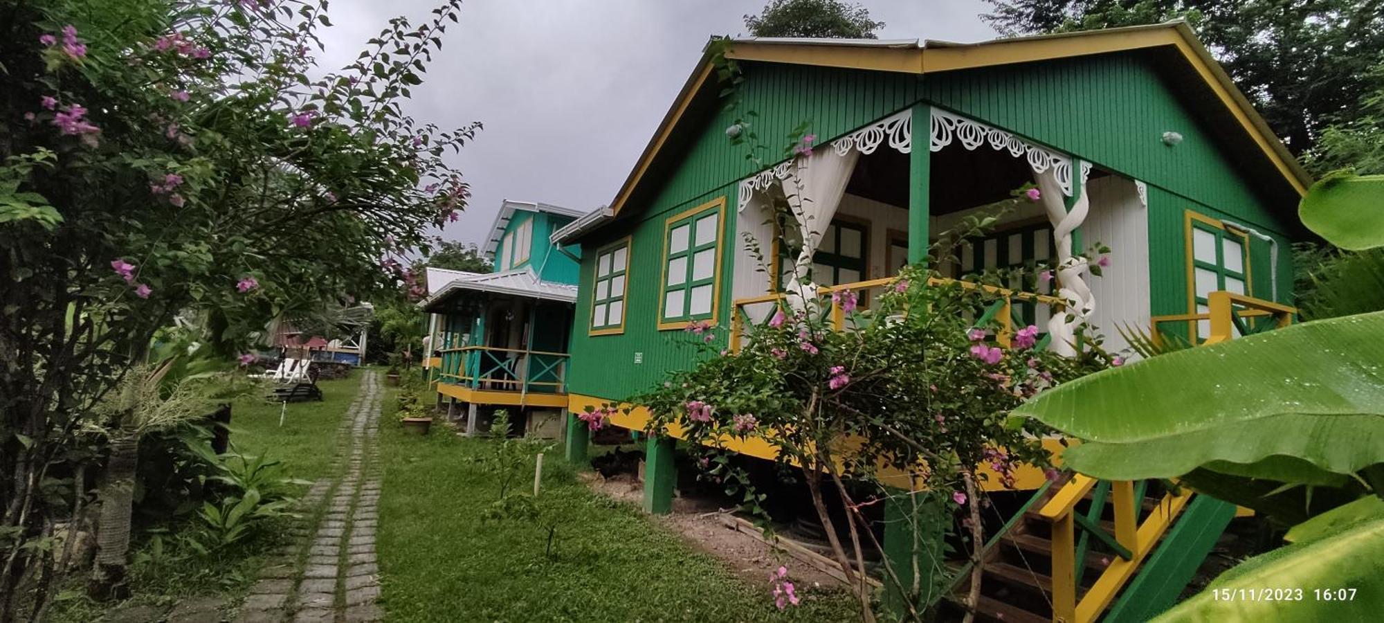 Hotel Yellow Home Providencia Isla South West Bay Exteriör bild