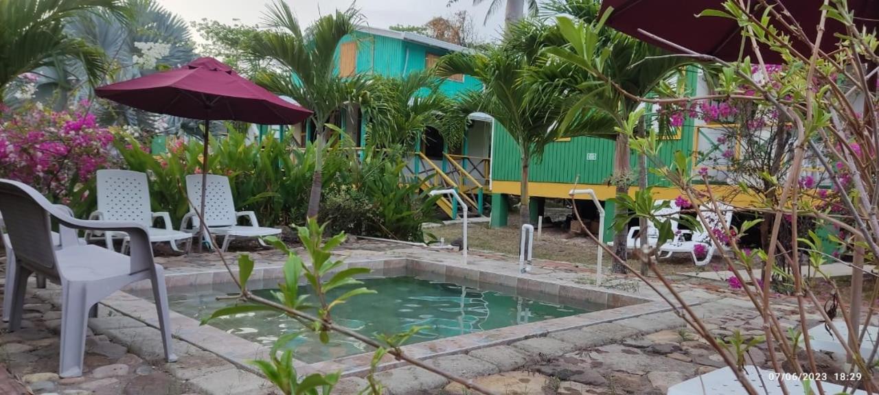 Hotel Yellow Home Providencia Isla South West Bay Exteriör bild