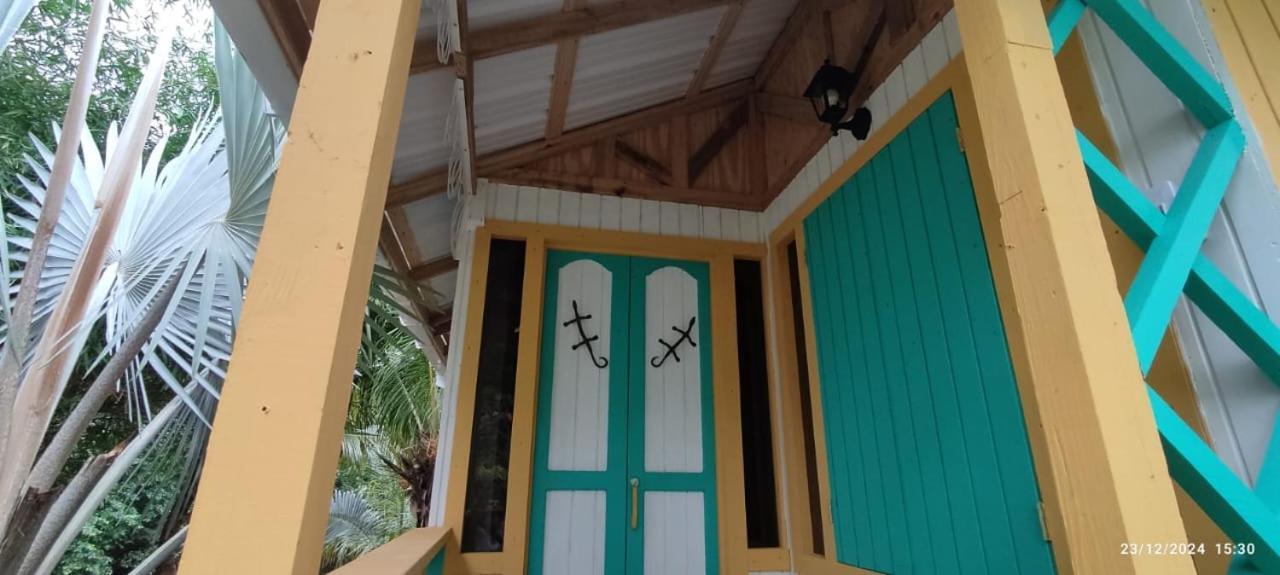 Hotel Yellow Home Providencia Isla South West Bay Exteriör bild