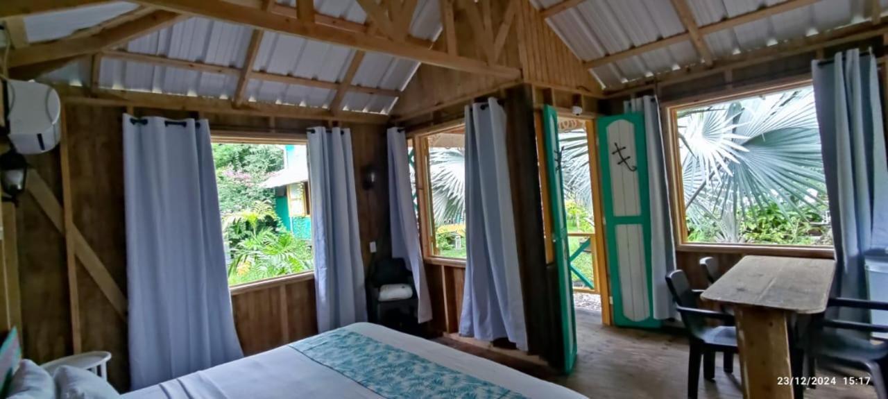 Hotel Yellow Home Providencia Isla South West Bay Exteriör bild